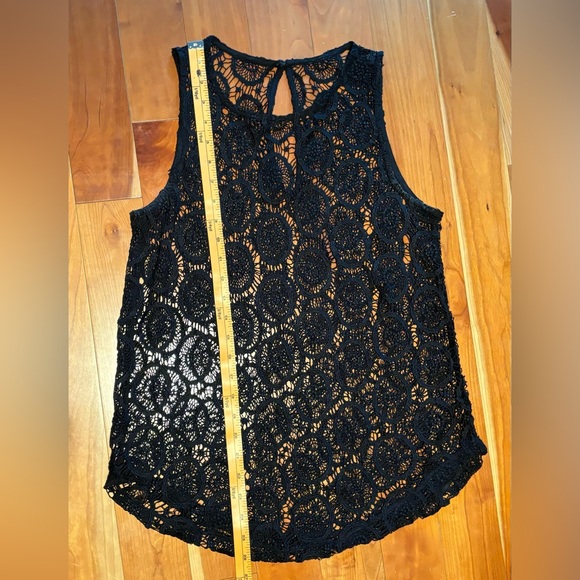Size small, beautiful lace, crocheted, RW and Company tank top. - Picture 8 of 8